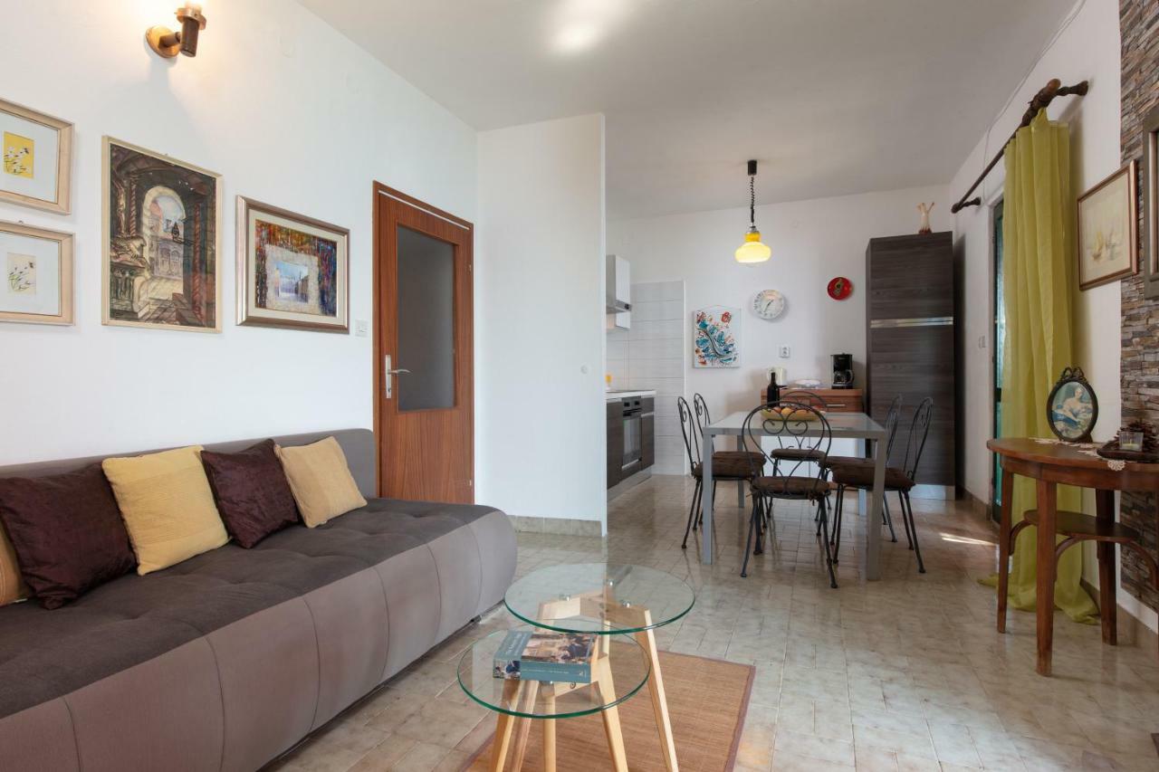 Holiday Home Barbara Trogir Exteriér fotografie
