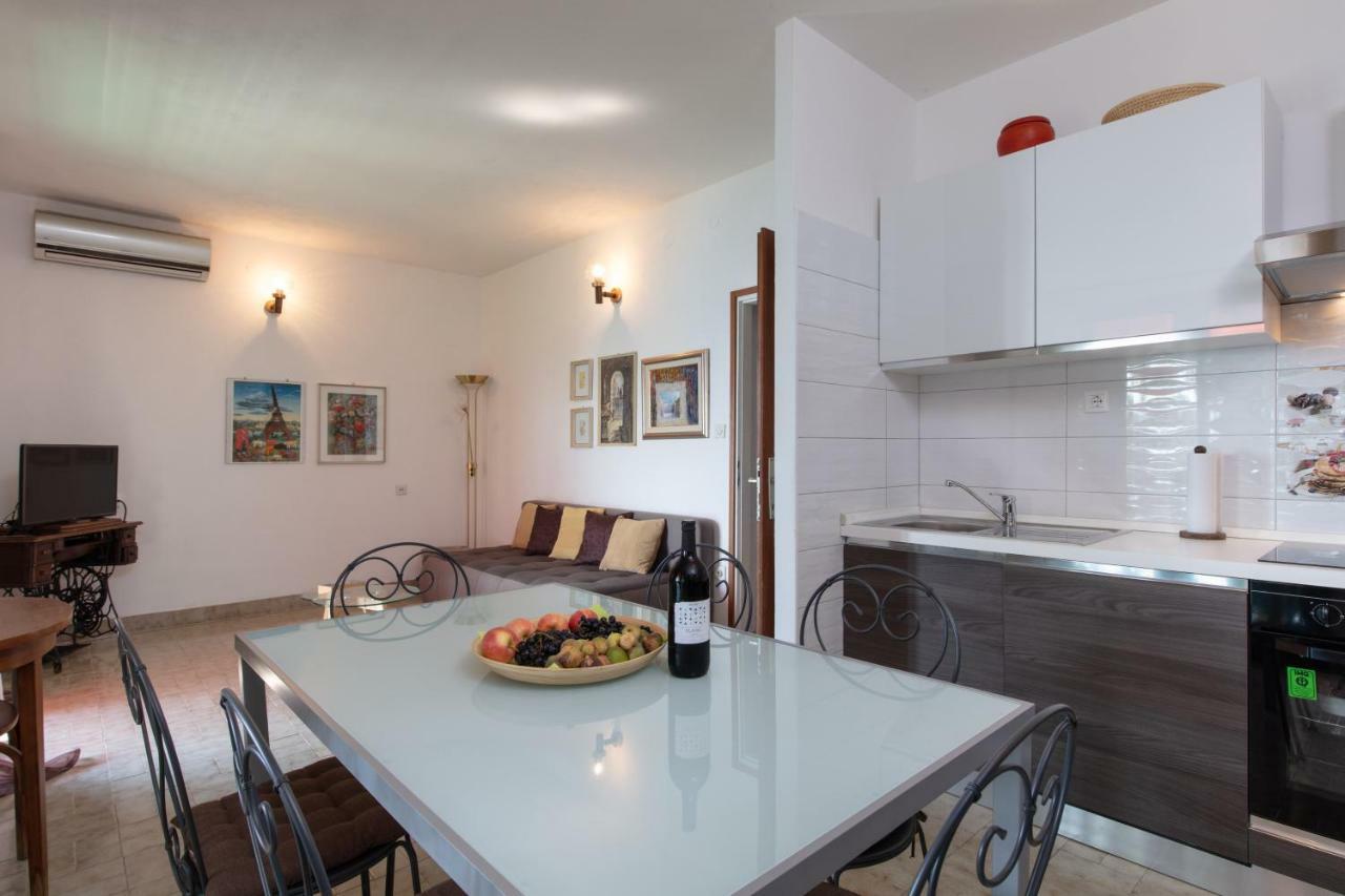 Holiday Home Barbara Trogir Exteriér fotografie